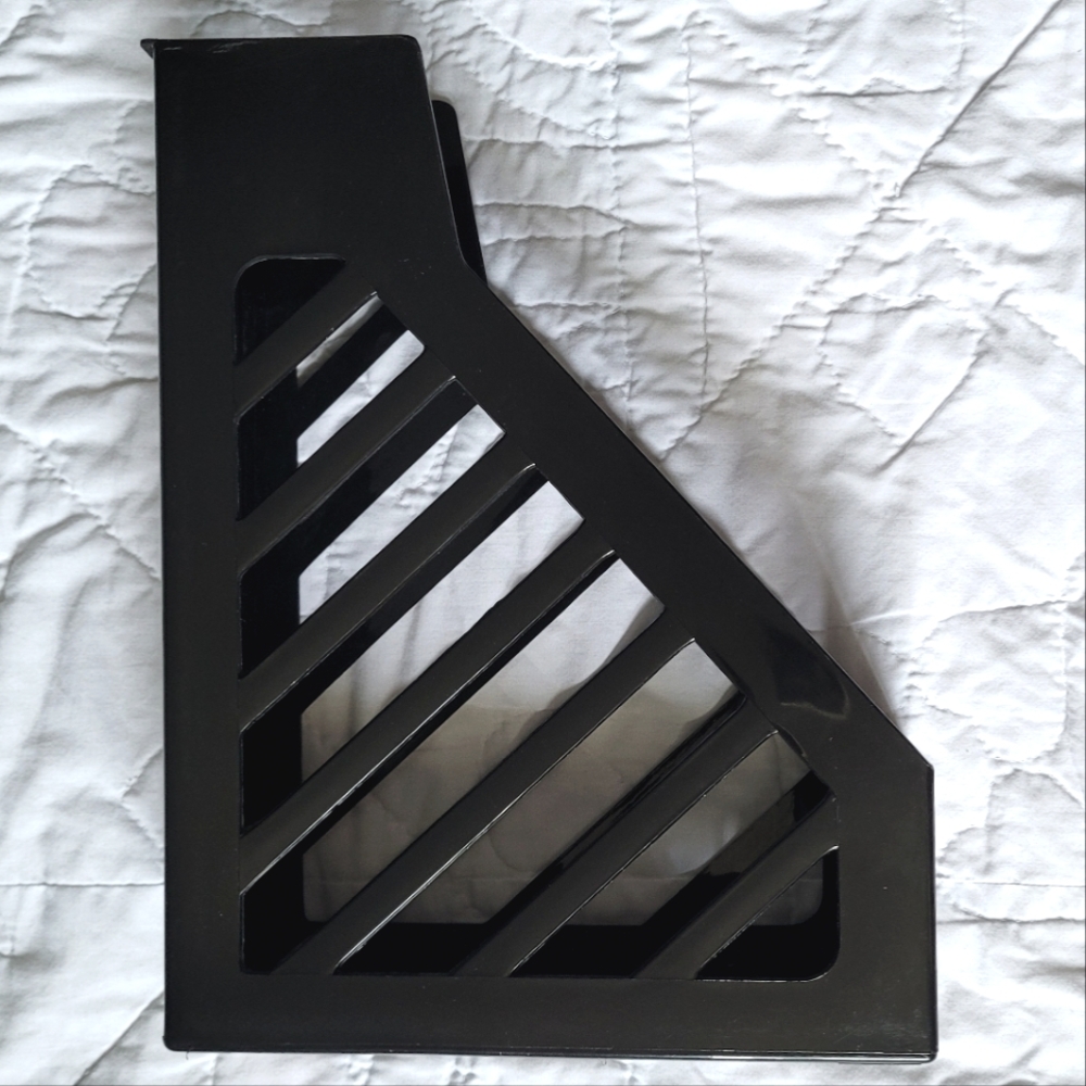 3/$15 🌸 2.25" Magazine Rack